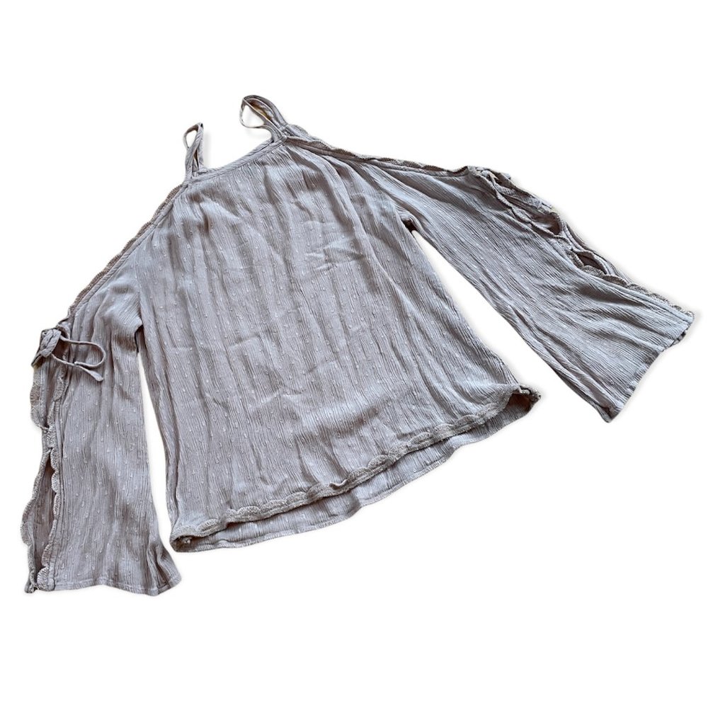 Super cute American Eagle Ivory Top